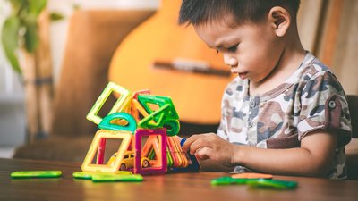 baby playing the magnetic tiles